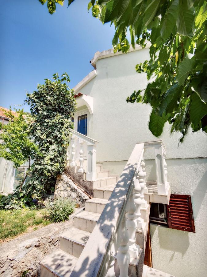 Apartmani Ela Prvić Luka Dış mekan fotoğraf