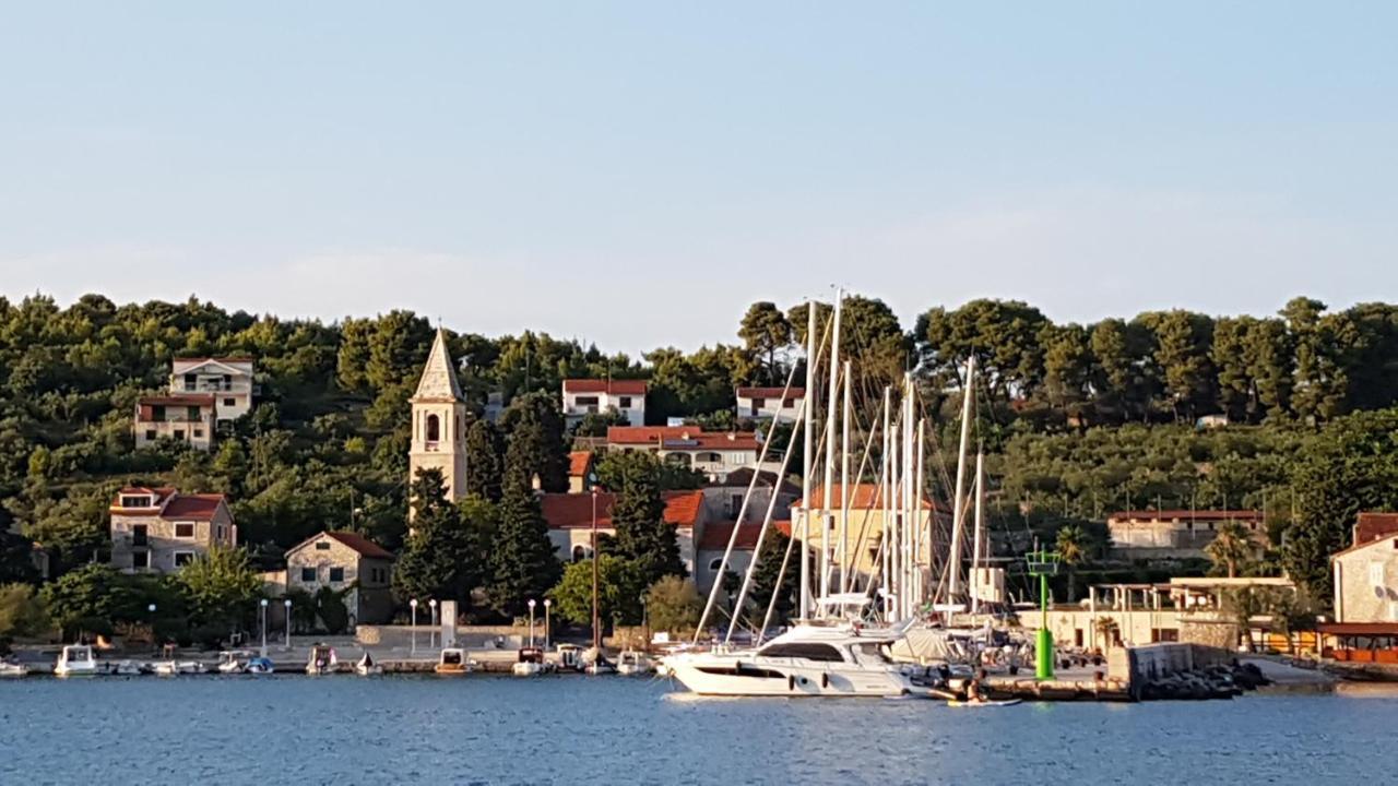 Apartmani Ela Prvić Luka Dış mekan fotoğraf