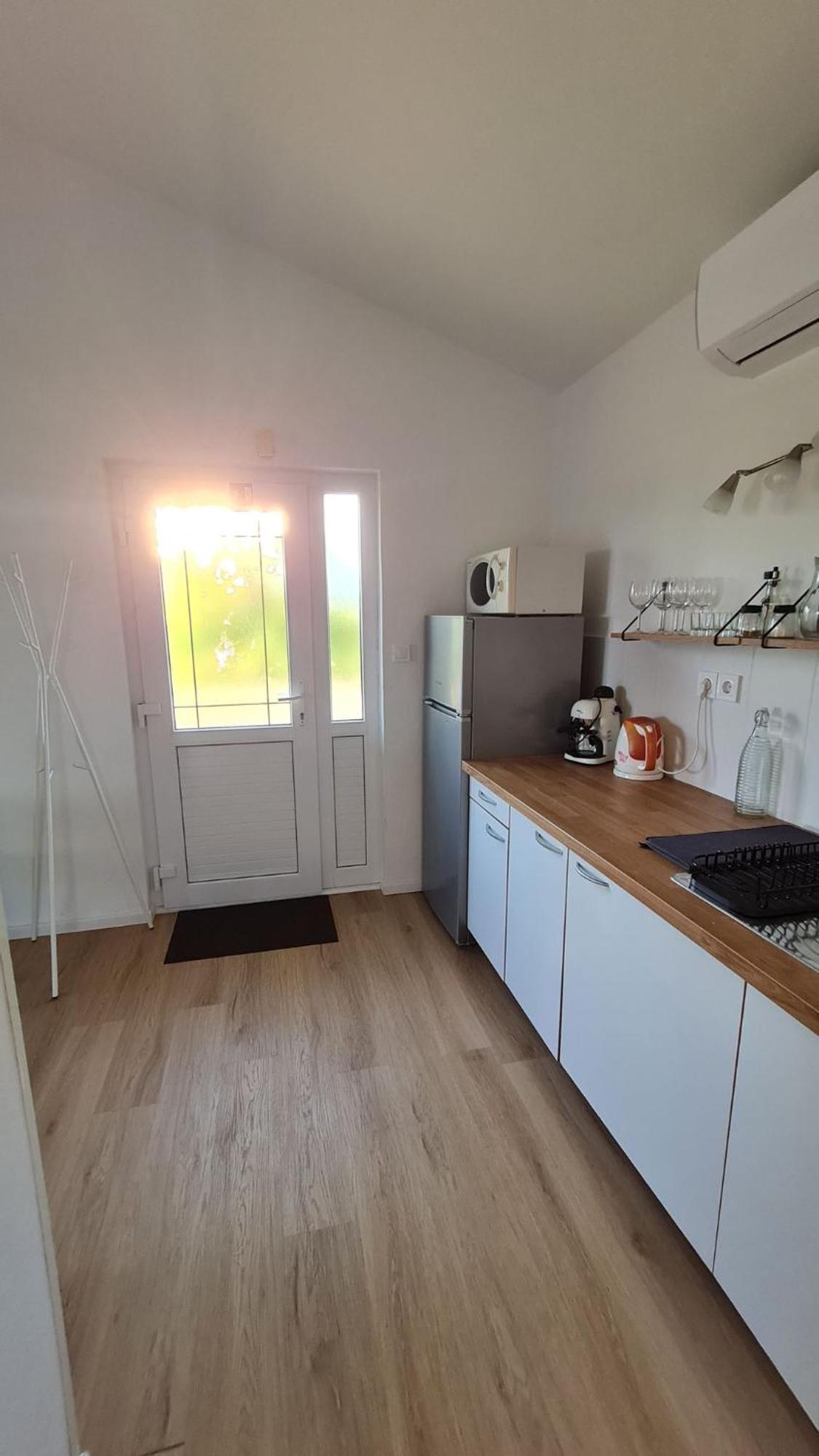 Apartmani Ela Prvić Luka Dış mekan fotoğraf