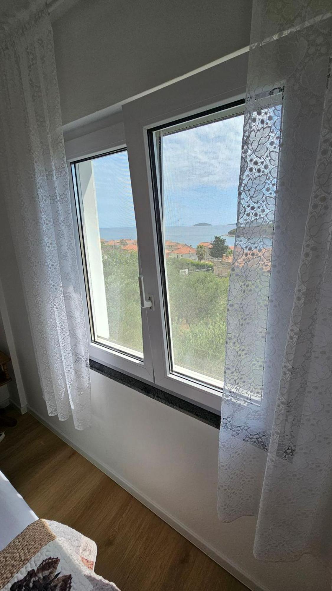 Apartmani Ela Prvić Luka Dış mekan fotoğraf
